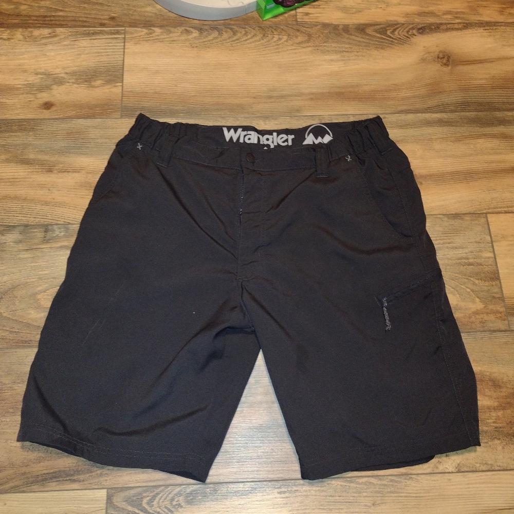 Men's size 34 wrangler dress shorts